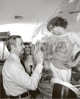  ?? Houston Chronicle file ?? Dr. William Shearer visits with his patient, “Bubble Boy” David Vetter, at Texas Children’s Hospital in 1979. David died in 1984 at age 12.