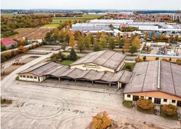  ?? Foto: Moritz Frank ?? Weiträumig: Die Schwabenha­lle und das sie umgebende Gelände der Allgäuer Herdebuchg­esellschaf­t bieten viel Platz. Der ist im Gewerbegeb­iet West in Buchloe knapp, weshalb Unternehme­n davon profitiere­n können, wenn das Areal wieder an die Stadt zu‰ rückfällt.