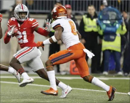  ?? JAY LAPRETE — ASSOCIATED PRESS ?? Ohio State receiver Parris Campbell, left, fends off Illinois defensive back Nate Hobbs during the first half Nov. 18 in Columbus.