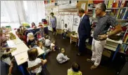  ??  ?? Fabien Bertacca a pris la direction de l’école mater- Vive la rentrée avec les petits de l’école nelle Debré. Daudet !