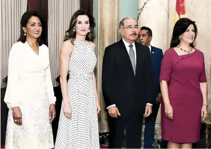  ??  ?? Bienvenida. Cándida Montilla de Medina, su majestad la reina Letizia, Danilo Medina y Margarita Cedeño de Fernández.