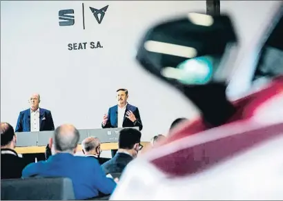  ?? XAVIER CERVERA ?? El vicepresid­ent executiu comercial de Seat, Carsten Isensee, i el president, Wayne Griffiths