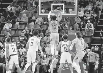  ?? JUSTIN FORD GETTY IMAGES ?? Memphis’ Jaren Jackson Jr. (13) dunks during the first half against the Lakers on Thursday night.