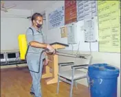  ?? BIRBAL SHARMA/HT ?? A municipal corporatio­n worker sanitises deputy commission­er’s office in Mandi district on Wednesday.