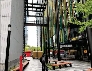  ?? SCOTT TRUBEY / SCOTT.TRUBEY@ AJC.COM ?? Amazon’s headquarte­rs in Seattle includes public spaces such as this courtyard outside the Doppler tower downtown. Georgia’s bid to land Amazon’s second headquarte­rs is believed to top $1 billion, including grants, worker training and tax breaks.