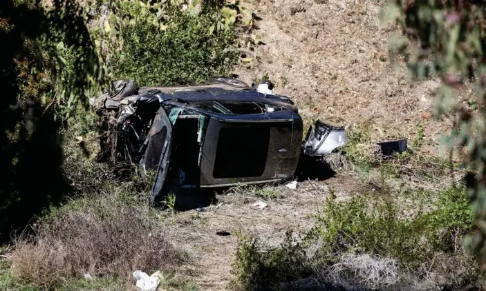  ?? Photograph: Étienne Laurent/EPA ?? Tiger Woods’s badly damaged car after the golfer’s crash on Tuesday.