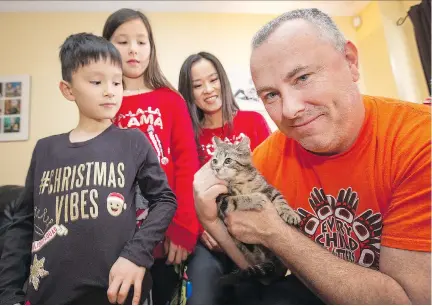  ?? WAYNE CUDDINGTON ?? The Gibson family — (from left) Grayson Gibson, 6, Hannah Gibson, 8, Hwehkyung Kim and John Gibson — welcomed their newest member, a kitten named Sunshine, to their home on Christmas morning as part of the Ottawa Humane Society’s Holiday Delivery...