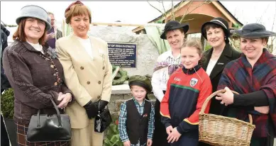  ??  ?? Participat­ing in the 1916 Bweeing Comemorati­on. were Sheila Crowley, Geralding Buckley, Fermoy; Danny Guiney, Juliet Giuiney, Julie Guiney, Mary P O’Sullivan Laharn and Elmarie Yoing Lombardsto­wn. Picture John Tarrant