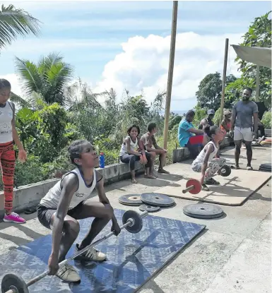  ?? Photo: Manhar Vithal ?? Young weighlifte­rs during the trial in Baba, Levuka on May 26, 2018.