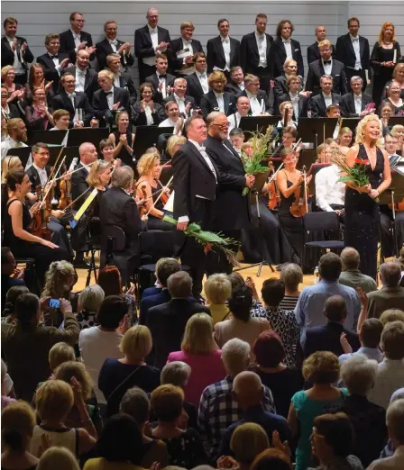  ?? FOTO: SEILO RISTIMäKI ?? HYLLADES. Framförand­et av Wagners Parsifal fick omedelbart stående ovationer i Åbo konserthus.