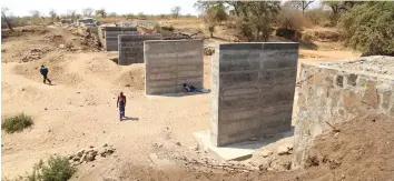  ??  ?? The bridge over Hambe River is nearing completion, making the road to Chitsungo trafficabl­e even during the rainy season