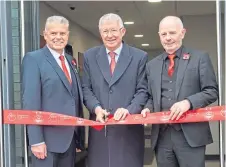  ??  ?? Sir Alex Ferguson opens Cormack Park alongside Aberdeen vice-charirman Dave Cormack (left) and club chairman Stewart Milne.