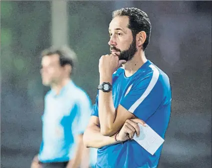  ?? FOTO: EFE ?? Pablo Machín necesita dos defensas centrales a una semana de disputar su primer partido oficial