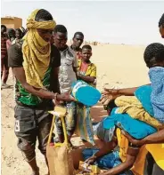  ?? Associated Press ?? Nearly 100 Nigerians arrive in Assamaka, Niger, on foot from Algeria and now must be quarantine­d.