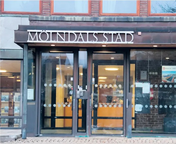  ?? ?? Pensionsvi­llkoren för toppchefer­na i Mölndals stad har debatterat­s flitigt det senaste året. Nu kommer de att ändras. Vid nyanställn­ignar.