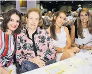  ??  ?? Maira Cure, Beatriz Coll, Vivian Nassar e Irene Tatys.