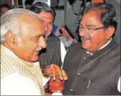  ?? KESHAV SINGH/HT ?? Former Haryana chief minister Bhupinder Singh Hooda and senior INLD leader Abhay Singh Chautala on the second day of budget session of Vidhan Sabha in Chandigarh on Tuesday.