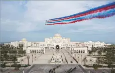  ?? WAM ?? Prior to the arrival of the Korean President’s convoy to the palace square, the Fursan Al Emarat aerobatics team flew over the palace sky, forming the Korean flag. ■