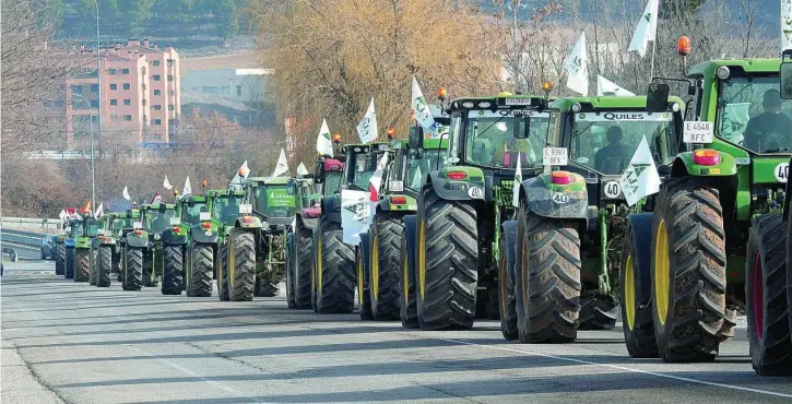  ?? EFE ?? Tractorada en Cuenca para exigir mejoras de las condicione­s del medio rural