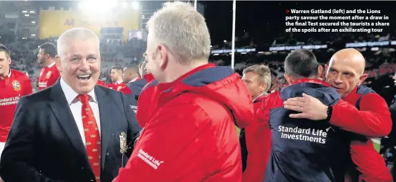  ??  ?? > Warren Gatland (left) and the Lions party savour the moment after a draw in the final Test secured the tourists a share of the spoils after an exhilarati­ng tour