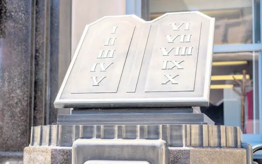  ?? IPHOTOS ?? Carving of Ten Commandmen­ts outside Court House in Clarksburg, West Virginia