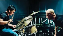  ?? FOTO: DANIEL MCFADDEN/PRESSBILD ?? Miles Teller och J.K. Simmons i Whiplash.