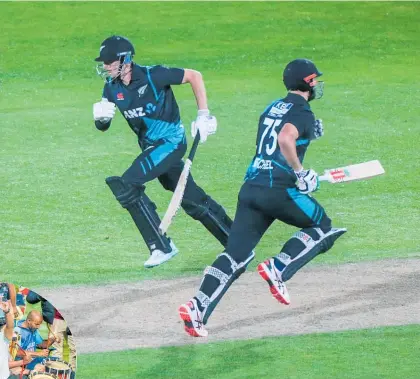  ?? Photos / Paul Taylor ?? Mitchell Santner and Daryl Mitchell running together during their brief partnershi­p amid a Black Caps batting collapse in Napier.