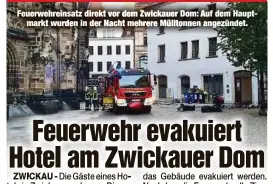  ?? ?? Feuerwehre­insatz direkt vor dem Zwickauer Dom: Auf dem Hauptmarkt wurden in der Nacht mehrere Mülltonnen angezündet.