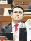  ?? ?? El imputado senador colorado cartista Hernán David Rivas chicaneó ayer para evitar su audiencia de hoy.