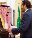  ?? Foto: dpa ?? Libanons Ex Ministerpr­äsident Saad Ha riri (rechts) sprach am Montag mit dem saudischen König Salman.