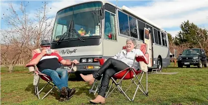  ?? SCOTT HAMMOND/ STUFF ?? John and Lynette Valk sold their home in Blenheim and bought a bus, which they park at the Wairau Diversion during the whitebait season.