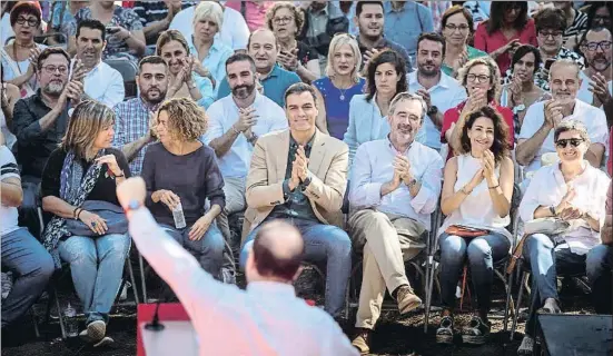  ?? ANA JIMÉNEZ ?? El candidato del PSOE, Pedro Sánchez, protagoniz­ó su primer gran acto de precampaña en la Festa de la Rosa de Gavà