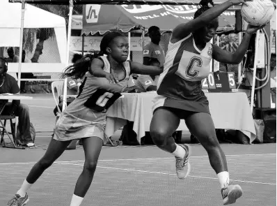  ?? FILE ?? Springers’ Sierra Coward (left) puts pressure on Holmwood Technical’s Ryoho Jones during their semi-final matchup of the AFNA Champion of Champions High School Netball Tournament held at the Leila Robinson Court on July 20, 2018. Holmwood won 45-14.