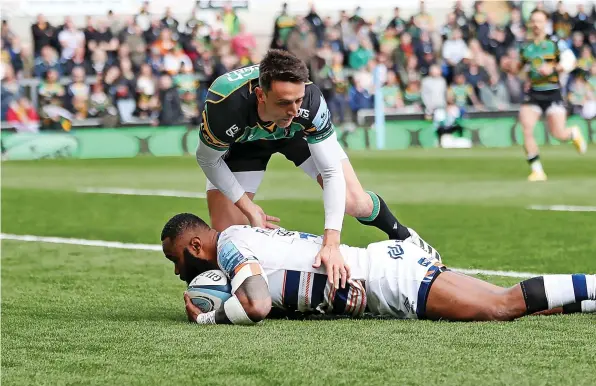  ?? ?? Semi Radradra scores the first of Bristol’s four tries in the Gallagher Premiershi­p game at Franklin’s Gardens on Saturday