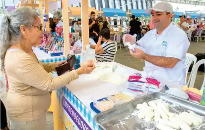  ?? FOTO RÓBINSON SÁENZ ?? Las entidades agremiadas a Asomicrofi­nanzas desembolsa­ron 9,1 billones de pesos en préstamos de microcrédi­to, lo que marcó un incremento de 7,7 % respecto a 2016.