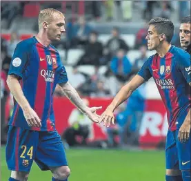  ?? FOTO: PERE PUNTÍ ?? Jérémy Mathieu fue sustituido por José Antonio Martínez en el minuto 48