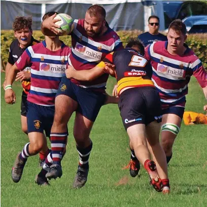  ?? ?? Old Pats with the ball in their win over Bredon Star at Everest Road