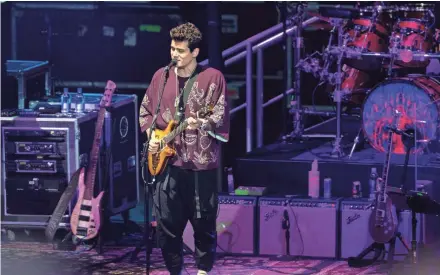  ?? jsonline.com/music. TYGER WILLIAMS / MILWAUKEE JOURNAL SENTINEL ?? John Mayer sings the second song at the start of Dead & Company’s concert at the Alpine Valley Music Theatre in East Troy on Friday. For more photos from the show, go to