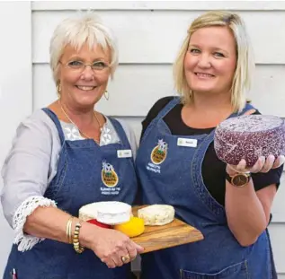  ?? PHOTO: CONTRIBUTE­D ?? SAY CHEESE: Showing off some gorgeous cheese treats are tutor Lyndall Dykes (left) and Melanie Browne. A cheese making class is available for the McGregor Autumn School in Stanthorpe.