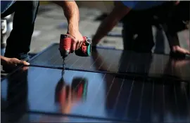  ?? JUSTIN SULLIVAN — GETTY IMAGES FILE ?? Workers install solar panels on the roof of a San Rafael home. California had more than 500,000jobs in the clean energy industry in 2018, according to a study released Tuesday.