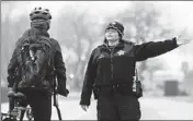  ?? JOSE M. OSORIO/CHICAGO TRIBUNE ?? Chicago police Officer Tina Susa redirects a bicyclist on the closed Lakefront Trail near Belmont Avenue on Thursday.