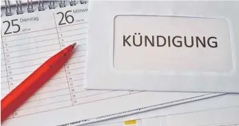  ?? FOTO: DPA ?? Kündigungs­schreiben: Gesetzlich­er Kündigungs­schutz besteht nur für Entlassene, deren Kündigung „sozial ungerechtf­ertigt“ist und deren Arbeitsver­hältnis seit mindestens sechs Monaten besteht.