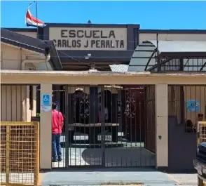  ?? KEYNA CALdErÓN ?? La Escuela Carlos J. Peralta, que se encuentra localizada en Cartago, tiene una orden sanitaria desde el año 2017.