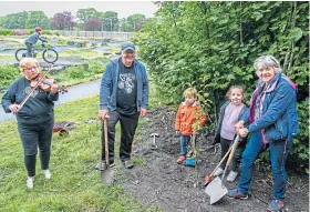  ?? Picture: Steve Brown. ?? From left: Violinist Jennifer Kerr, volunteer Brian Murray, Billy Smith, 5, Keira Smith, 6, and Kirkcaldy YMCA general secretary Liz Easton plant a tree at the site.