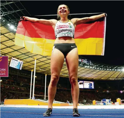  ??  ?? So jung und schon so erfolgreic­h: Läuferin Gina Lückenkemp­er (21) lässt sich nach dem Gewinn ihrer Silber-Medaille in Berlin feiern.