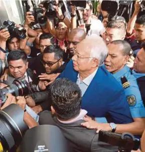  ?? BERNAMA PIC ?? Former prime minister Datuk Seri Najib Razak at the Malaysian Anti-Corruption Commission headquarte­rs in Putrajaya yesterday.