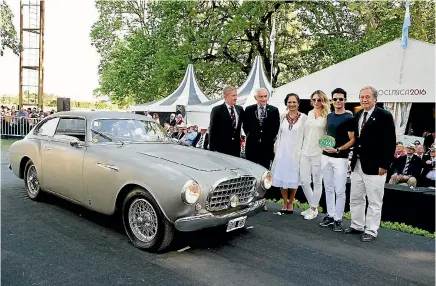  ??  ?? The 1952 Ferrari Inter with owners and officials after being awarded a FIVA award at the Autoclasic­a in Argentina.