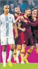  ?? FOTO: EFE ?? Kolarov celebra el 2-2 de la Roma