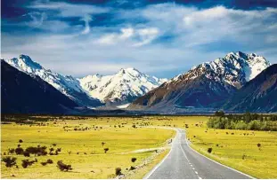  ??  ?? Stunning view of the Southern Alps, New Zealand.