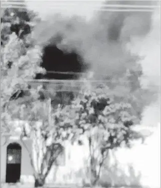  ?? ALFONSO BERBER FOTO: ?? Imagen de un video donde se muestra el humo que sale del crematorio.